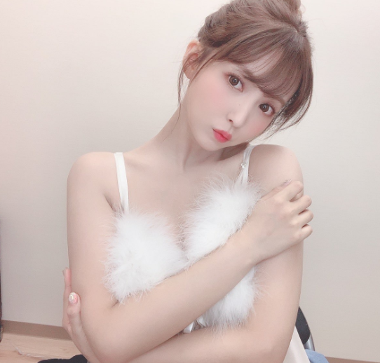 福州19岁极品少女肤白貌美刚下海小B真紧